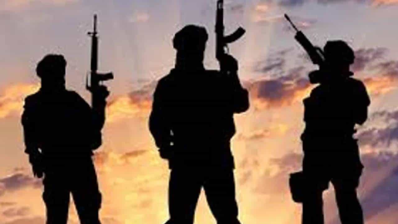Terrorism: ಜಮ್ಮು-ಕಾಶ್ಮೀರ: 4 ವರ್ಷದಲ್ಲಿ ಭಯೋತ್ಪಾದಕ ಗುಂಪುಗಳಿಗೆ 700 ಮಂದಿ ಸ್ಥಳೀಯ ಯುವಕರ ಸೇರ್ಪಡೆ Terrorism: ಜಮ್ಮು-ಕಾಶ್ಮೀರ: 4 ವರ್ಷದಲ್ಲಿ ಭಯೋತ್ಪಾದಕ ಗುಂಪುಗಳಿಗೆ 700 ಮಂದಿ ಸ್ಥಳೀಯ ಯುವಕರ ಸೇರ್ಪಡೆ