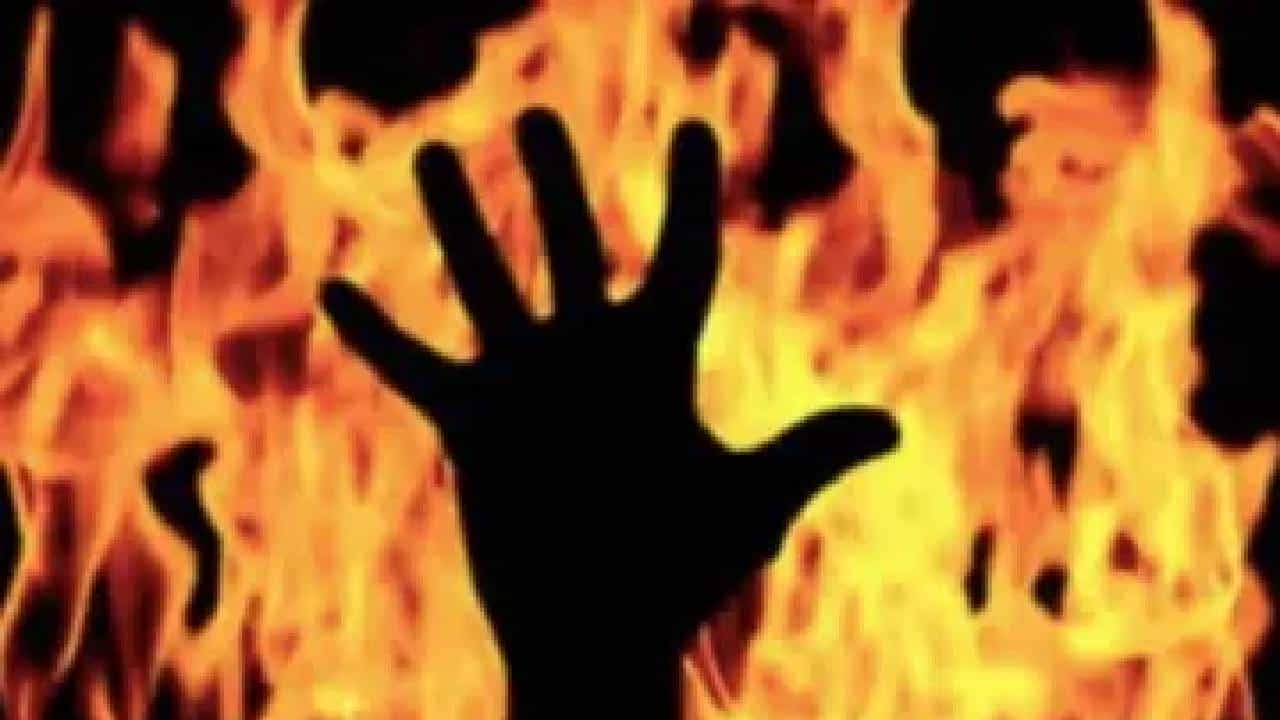 Shocking News: ಮಕ್ಕಳ ಮುಂದೆಯೇ ಪತ್ನಿಯನ್ನು ಕಡಾಯಿಯಲ್ಲಿ ಹಾಕಿ ಬೇಯಿಸಿ ಕೊಂದ ಕ್ರೂರ ಪತಿ Shocking News: ಮಕ್ಕಳ ಮುಂದೆಯೇ ಪತ್ನಿಯನ್ನು ಕಡಾಯಿಯಲ್ಲಿ ಹಾಕಿ ಬೇಯಿಸಿ ಕೊಂದ ಕ್ರೂರ ಪತಿ