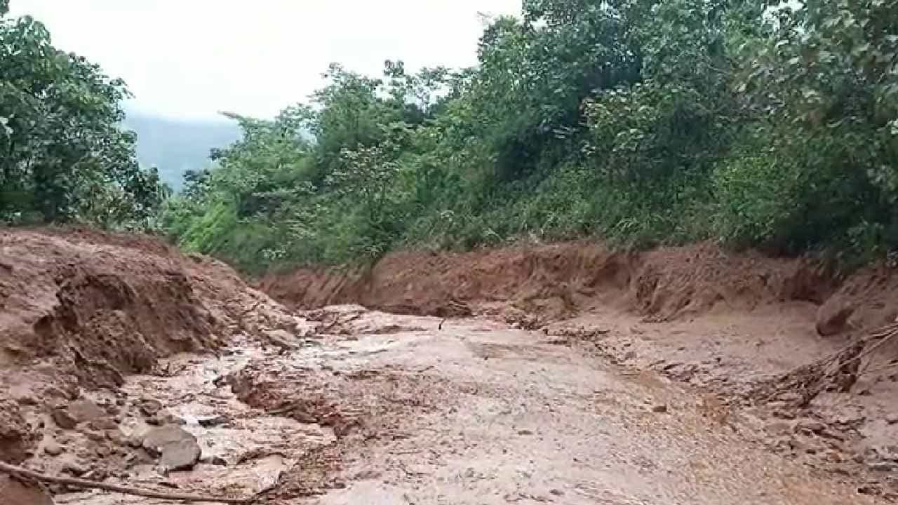 Kodagu Rain: ಭಾರೀ ಶಬ್ಧದೊಂದಿಗೆ ಭೂಕುಸಿತ, ಮಡಿಕೇರಿಯಲ್ಲಿ ಕೊಚ್ಚಿಬಂತು ಐದು ಎಕರೆಯಷ್ಟು ಭೂಮಿ Kodagu Rain: ಭಾರೀ ಶಬ್ಧದೊಂದಿಗೆ ಭೂಕುಸಿತ, ಮಡಿಕೇರಿಯಲ್ಲಿ ಕೊಚ್ಚಿಬಂತು ಐದು ಎಕರೆಯಷ್ಟು ಭೂಮಿ