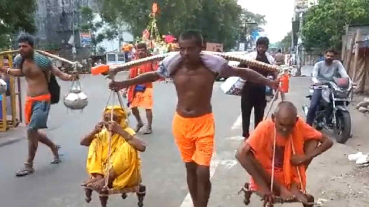 Viral Video: ವೃದ್ಧ ಪೋಷಕರನ್ನು ಪಲ್ಲಕ್ಕಿಯಲ್ಲಿ ಕೂರಿಸಿ ಕನ್ವರ್ ಯಾತ್ರೆ ಕೈಗೊಂಡ ಆಧುನಿಕ ಶ್ರವಣ ಕುಮಾರ, ವೈರಲ್ ವಿಡಿಯೋ ಇಲ್ಲಿದೆ Viral Video: ವೃದ್ಧ ಪೋಷಕರನ್ನು ಪಲ್ಲಕ್ಕಿಯಲ್ಲಿ ಕೂರಿಸಿ ಕನ್ವರ್ ಯಾತ್ರೆ ಕೈಗೊಂಡ ಆಧುನಿಕ ಶ್ರವಣ ಕುಮಾರ, ವೈರಲ್ ವಿಡಿಯೋ ಇಲ್ಲಿದೆ