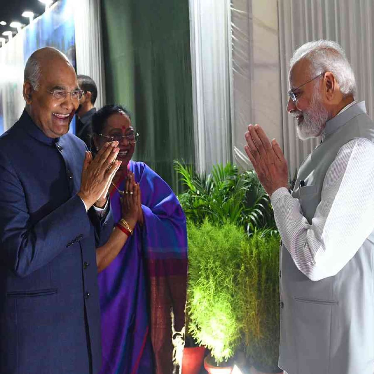 ನಿರ್ಗಮಿಸುತ್ತಿರುವ ರಾಷ್ಟ್ರಪತಿ ರಾಮನಾಥ್ ಕೋವಿಂದ್ ಅವರಿಗೆ ಪ್ರಧಾನಿ ನರೇಂದ್ರ ಮೋದಿ ಅವರು ದೆಹಲಿಯ ಹೋಟೆಲ್ ಅಶೋಕಾದಲ್ಲಿ ಬೀಳ್ಕೊಡುಗೆ ಔತಣ ಕೂಟ ಏರ್ಪಡಿಸಿದರು.