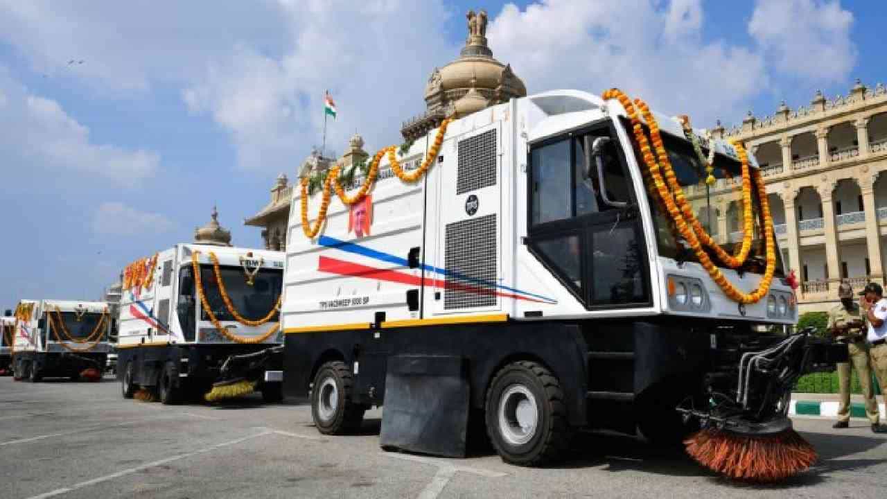 Bangalore News: ರಸ್ತೆ ಸ್ವಚ್ಛಗೊಳಿಸುವ ಹೊಸ 75 ಸ್ವಯಂ ಚಾಲಿತ ಯಂತ್ರಗಳ ಖರೀದಿಗೆ ಮುಂದಾದ ಬಿಬಿಎಂಪಿ Bangalore News: ರಸ್ತೆ ಸ್ವಚ್ಛಗೊಳಿಸುವ ಹೊಸ 75 ಸ್ವಯಂ ಚಾಲಿತ ಯಂತ್ರಗಳ ಖರೀದಿಗೆ ಮುಂದಾದ ಬಿಬಿಎಂಪಿ