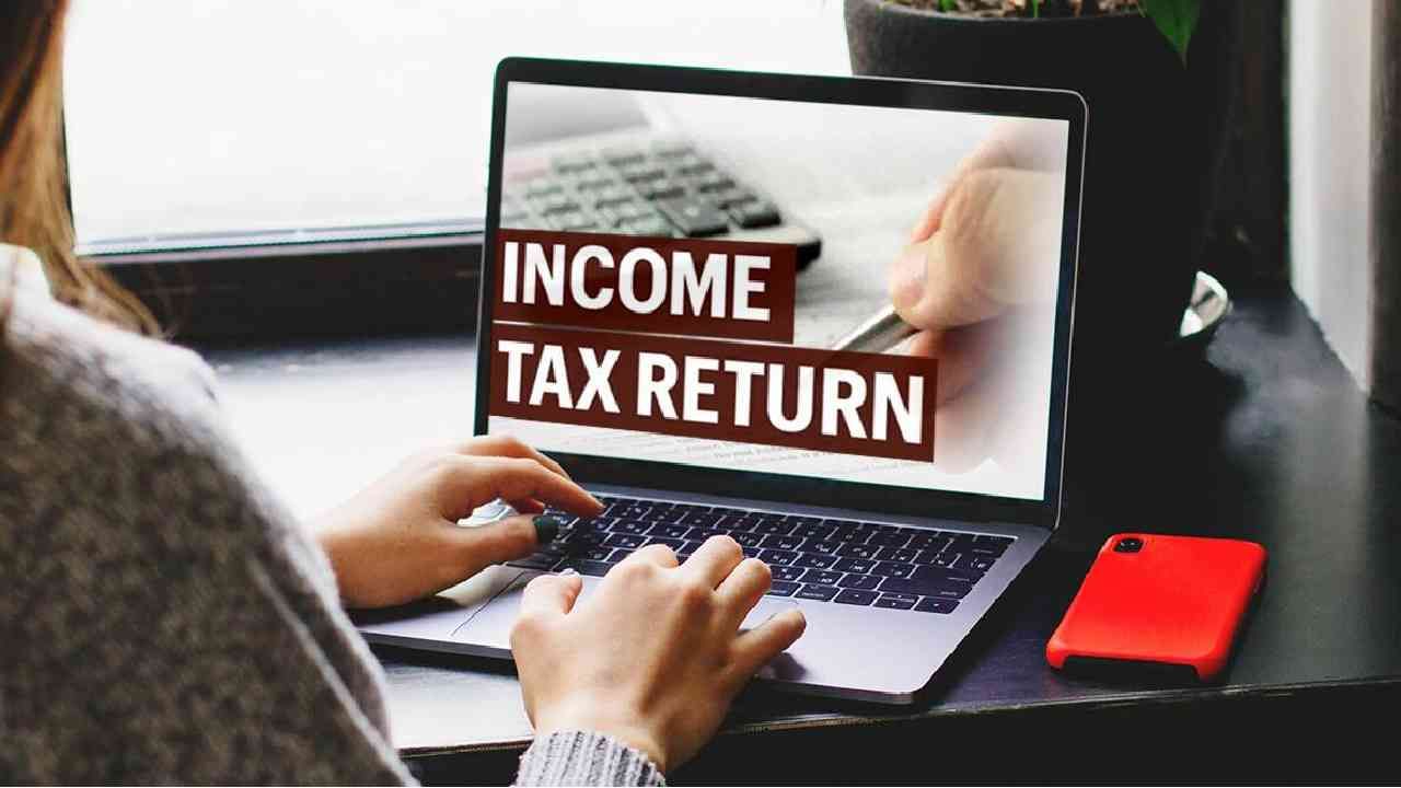 ITR Filing: ಆದಾಯ ತೆರಿಗೆ ರಿಟರ್ನ್ ಸಲ್ಲಿಕೆಗೆ ಜುಲೈ 31 ಡೆಡ್ಲೈನ್; ಫೈಲಿಂಗ್ ಮಾಡದಿದ್ದರೆ ಆಗುವ ಪರಿಣಾಮಗಳೇನು? ಇಲ್ಲಿದೆ ಮಾಹಿತಿ ITR Filing: ಆದಾಯ ತೆರಿಗೆ ರಿಟರ್ನ್ ಸಲ್ಲಿಕೆಗೆ ಜುಲೈ 31 ಡೆಡ್ಲೈನ್; ಫೈಲಿಂಗ್ ಮಾಡದಿದ್ದರೆ ಆಗುವ ಪರಿಣಾಮಗಳೇನು? ಇಲ್ಲಿದೆ ಮಾಹಿತಿ