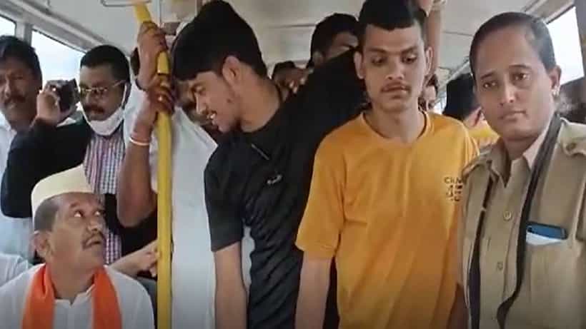 ಯಾದಗಿರಿ: ವಿದ್ಯಾರ್ಥಿಗಳೊಂದಿಗೆ ಸರ್ಕಾರಿ ಬಸ್ನಲ್ಲಿ ಪ್ರಯಾಣ ಮಾಡಿದ ಸಚಿವ ಪ್ರಭು ಚೌಹಾಣ್