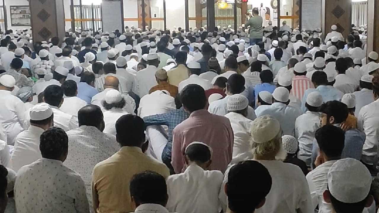 Eid al-Adha: ರಾಜ್ಯಾದ್ಯಂತ ಸಂಭ್ರಮದ ಸಡಗರದಿಂದ ಬಕ್ರೀದ್ ಬಕ್ರೀದ್ ಹಬ್ಬವನ್ನು ಆಚರಿಸುತ್ತಿರುವ ಮುಸಲ್ಮಾನರು