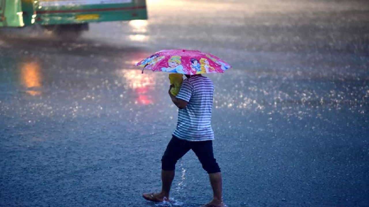 Karnataka Rain: ಕರ್ನಾಟಕದಲ್ಲಿ ಇನ್ನೂ 4 ದಿನ ಗುಡುಗು ಸಹಿತ ಮಳೆ; ಬೆಂಗಳೂರಿನಲ್ಲಿ ಇಂದು ಹಳದಿ ಅಲರ್ಟ್​ ಘೋಷಣೆ