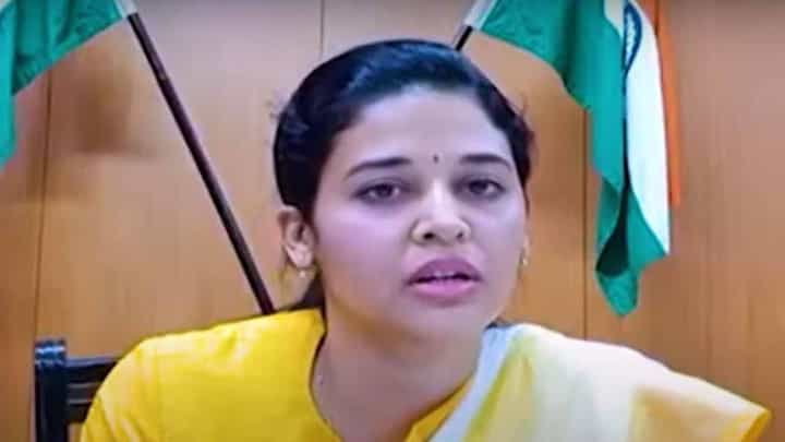 ವಿಚಾರಣೆಗೆ ಇಂದು ಹಾಜರಾಗುವಂತೆ ಐಎಎಸ್ ಅಧಿಕಾರಿ ರೋಹಿಣಿ ಸಿಂಧೂರಿಗೆ ನೋಟಿಸ್ ವಿಚಾರಣೆಗೆ ಇಂದು ಹಾಜರಾಗುವಂತೆ ಐಎಎಸ್ ಅಧಿಕಾರಿ ರೋಹಿಣಿ ಸಿಂಧೂರಿಗೆ ನೋಟಿಸ್