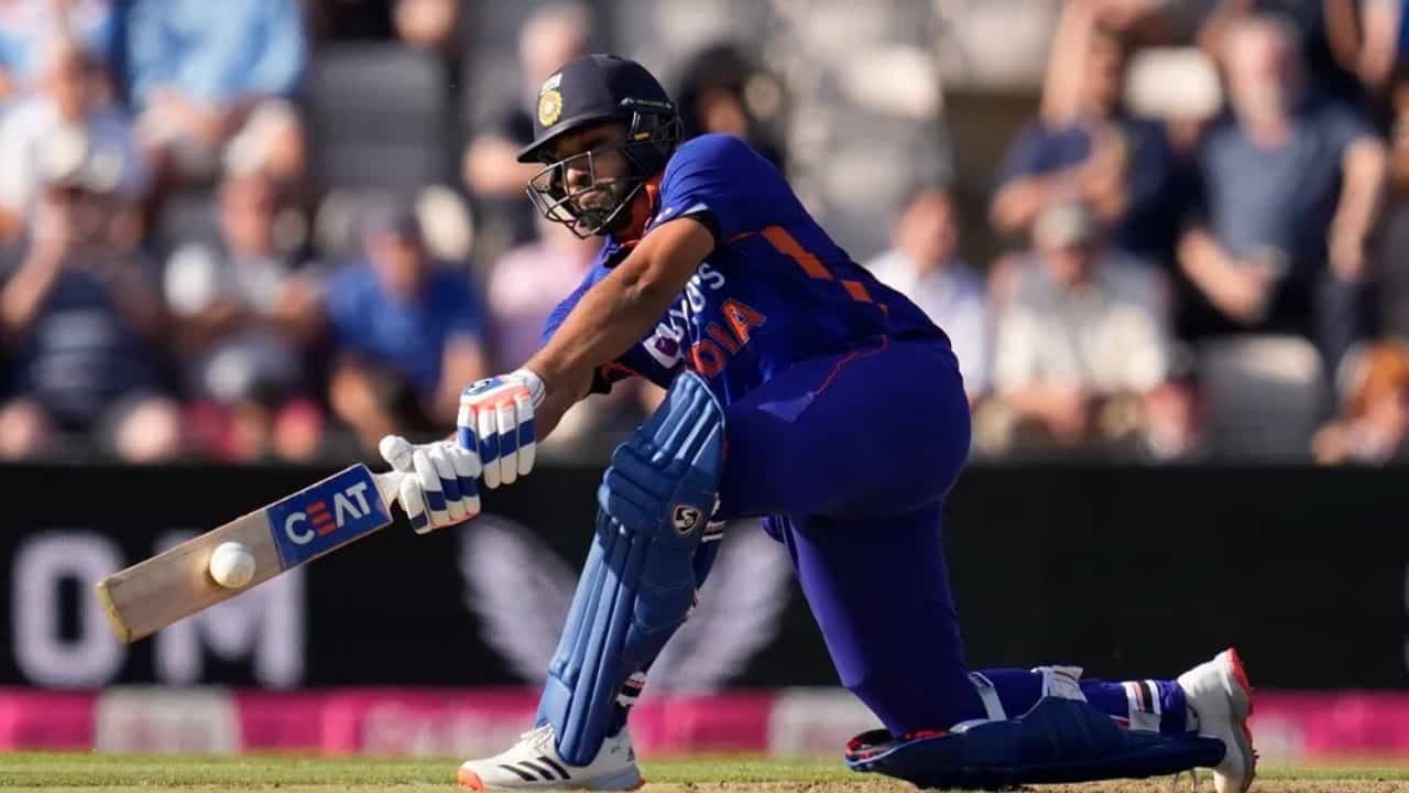 Rohit Sharma: ಟಿ20 ಕ್ರಿಕೆಟ್ನಲ್ಲಿ ತ್ರಿಶತಕ ಸಿಡಿಸಿದ ಹಿಟ್ಮ್ಯಾನ್! ಈ ದಾಖಲೆ ಮಾಡಿದ ಮೊದಲ ಭಾರತೀಯ Rohit Sharma: ಟಿ20 ಕ್ರಿಕೆಟ್ನಲ್ಲಿ ತ್ರಿಶತಕ ಸಿಡಿಸಿದ ಹಿಟ್ಮ್ಯಾನ್! ಈ ದಾಖಲೆ ಮಾಡಿದ ಮೊದಲ ಭಾರತೀಯ