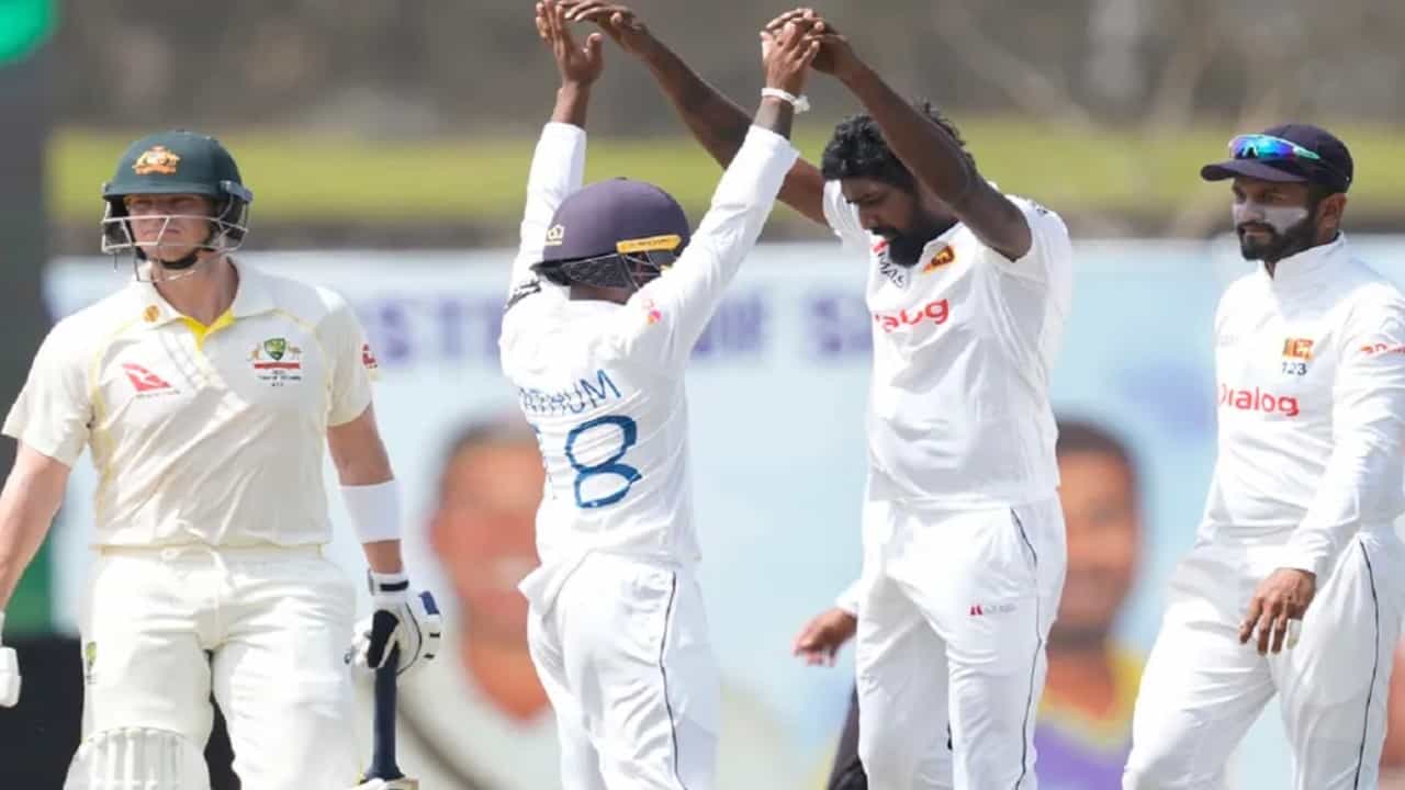 SL vs AUS: ಚೊಚ್ಚಲ ಪಂದ್ಯದಲ್ಲೇ 12 ವಿಕೆಟ್! ಜಯಸೂರ್ಯ ದಾಳಿಗೆ ಬೆದರಿದ ಕಾಂಗರೂಗಳು; ಎರಡನೇ ಟೆಸ್ಟ್ ಗೆದ್ದ ಲಂಕಾ! SL vs AUS: ಚೊಚ್ಚಲ ಪಂದ್ಯದಲ್ಲೇ 12 ವಿಕೆಟ್! ಜಯಸೂರ್ಯ ದಾಳಿಗೆ ಬೆದರಿದ ಕಾಂಗರೂಗಳು; ಎರಡನೇ ಟೆಸ್ಟ್ ಗೆದ್ದ ಲಂಕಾ!