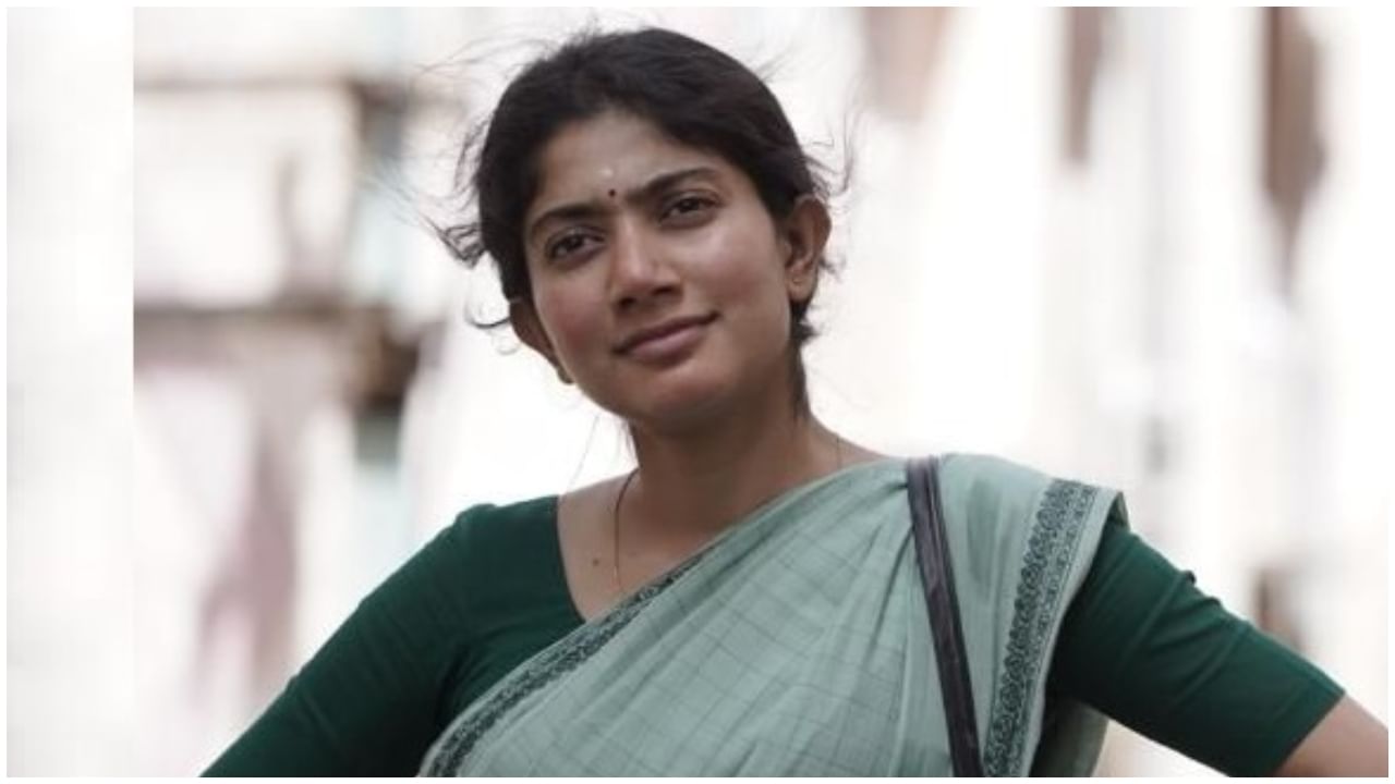 Gargi Twitter Review: ಹೇಗಿದೆ ಸಾಯಿ ಪಲ್ಲವಿ ನಟನೆಯ ‘ಗಾರ್ಗಿ’ ಚಿತ್ರ? ಫಸ್ಟ್ ಡೇ ಫಸ್ಟ್ ಶೋ ನೋಡಿದವರ ವಿಮರ್ಶೆ ಇಲ್ಲಿದೆ.. Gargi Twitter Review: ಹೇಗಿದೆ ಸಾಯಿ ಪಲ್ಲವಿ ನಟನೆಯ ‘ಗಾರ್ಗಿ’ ಚಿತ್ರ? ಫಸ್ಟ್ ಡೇ ಫಸ್ಟ್ ಶೋ ನೋಡಿದವರ ವಿಮರ್ಶೆ ಇಲ್ಲಿದೆ..