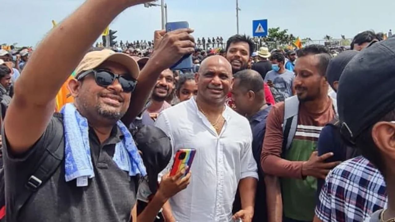 Sri Lanka Protests: ಪ್ರತಿಭಟನೆಗೆ ಧುಮುಕಿದ ಲಂಕಾ ಕ್ರಿಕೆಟಿಗ ಜಯಸೂರ್ಯ; ಅಧ್ಯಕ್ಷರ ರಾಜೀನಾಮೆಗೆ ಒತ್ತಾಯ