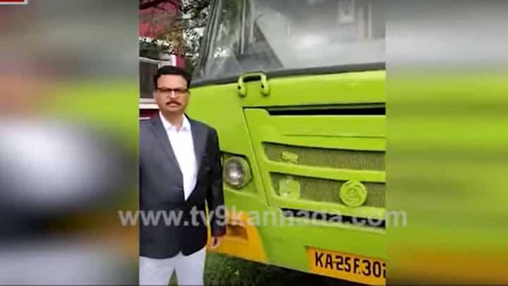 ಮೃತನ ಕುಟುಂಬಕ್ಕೆ ಪರಿಹಾರ ನೀಡದ ವಾಯುವ್ಯ ಸಾರಿಗೆ ನಿಗಮದ ಬಸ್ಸನ್ನು ಜಪ್ತಿ ಮಾಡಿಸಿದ ನ್ಯಾಯಾಲಯ ಮೃತನ ಕುಟುಂಬಕ್ಕೆ ಪರಿಹಾರ ನೀಡದ ವಾಯುವ್ಯ ಸಾರಿಗೆ ನಿಗಮದ ಬಸ್ಸನ್ನು ಜಪ್ತಿ ಮಾಡಿಸಿದ ನ್ಯಾಯಾಲಯ