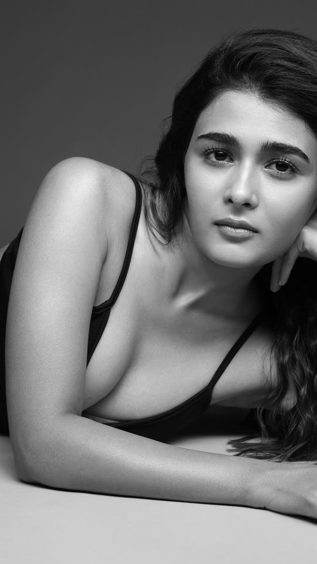 Shalini Pandey bold photos 1