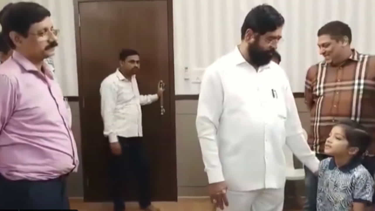 ಪ್ರವಾಹ ಸಂತ್ರಸ್ತರಿಗೆ ಸಹಾಯ ಮಾಡುವ ಮೂಲಕ ನಾನು ಮುಖ್ಯಮಂತ್ರಿ ಆಗಬಹುದೇ?; ಮಹಾ ಸಿಎಂಗೆ ಬಾಲಕಿಯ ಪ್ರಶ್ನೆ
