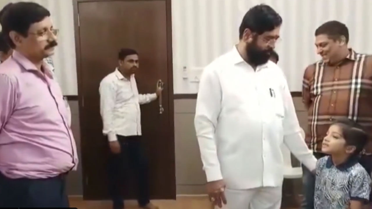 ಪ್ರವಾಹ ಸಂತ್ರಸ್ತರಿಗೆ ಸಹಾಯ ಮಾಡುವ ಮೂಲಕ ನಾನು ಮುಖ್ಯಮಂತ್ರಿ ಆಗಬಹುದೇ?; ಮಹಾ ಸಿಎಂಗೆ ಬಾಲಕಿಯ ಪ್ರಶ್ನೆ