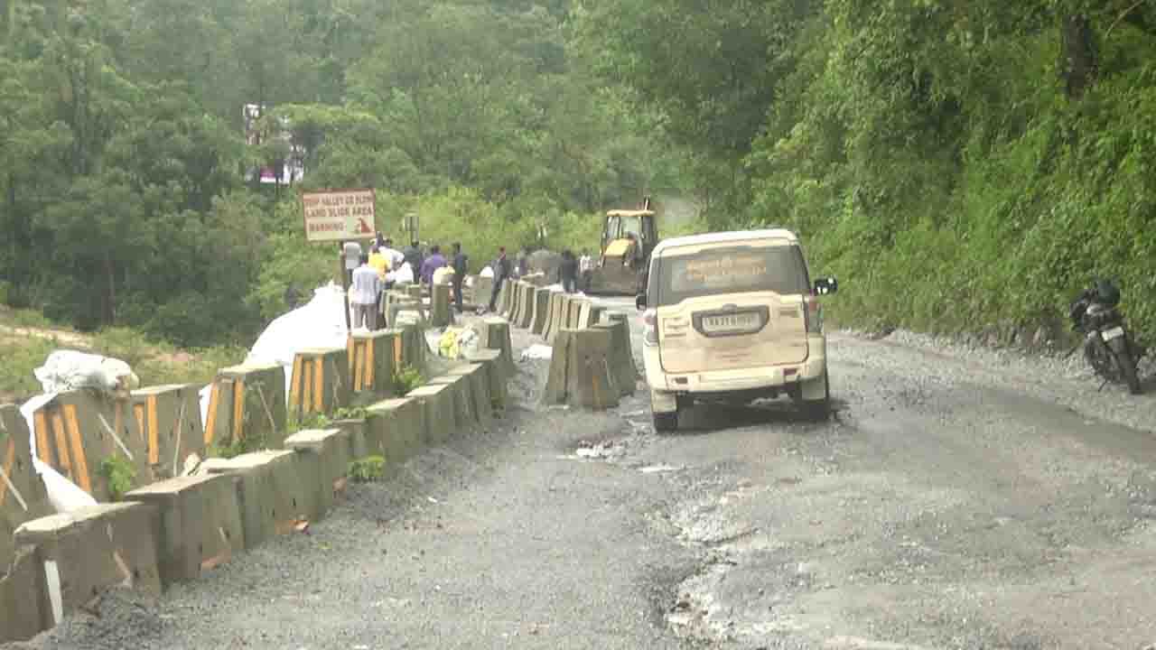 ಶಿರಾಡಿಘಾಟ್: ರಾಷ್ಟ್ರೀಯ ಹೆದ್ದಾರಿ 75ರಲ್ಲಿ ಲಘು ವಾಹನಗಳ ಸಂಚಾರಕ್ಕೆ ಅವಕಾಶ ನೀಡಿ ಡಿಸಿ ಆದೇಶ ಶಿರಾಡಿಘಾಟ್: ರಾಷ್ಟ್ರೀಯ ಹೆದ್ದಾರಿ 75ರಲ್ಲಿ ಲಘು ವಾಹನಗಳ ಸಂಚಾರಕ್ಕೆ ಅವಕಾಶ ನೀಡಿ ಡಿಸಿ ಆದೇಶ