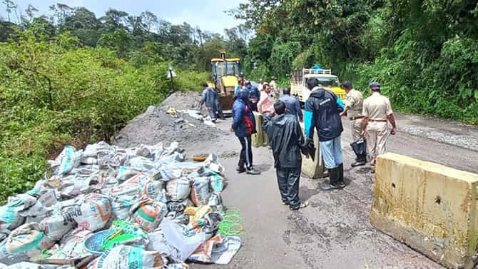 Shiradi Ghat: ಶಿರಾಡಿಘಾಟ್​ ಹೆದ್ದಾರಿಯಲ್ಲಿ ಭೂ ಕುಸಿತ: ರಾತ್ರಿವೇಳೆ ಭಾರಿ ವಾಹನ ಸಂಚಾರ ನಿಷೇಧ