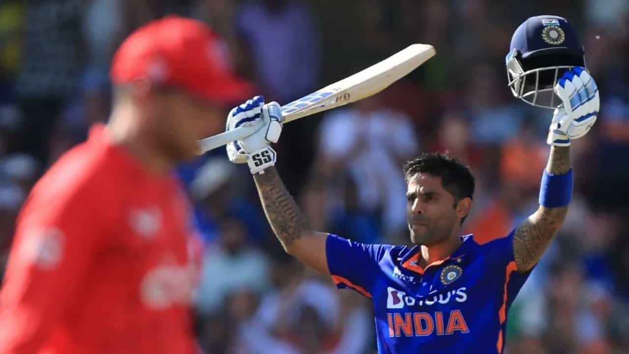 ಸೂರ್ಯಕುಮಾರ್ ಯಾದವ್ 1000 ರನ್ ಗಡಿ ಮುಟ್ಟಿದರೆ 31ನೇ ಇನ್ನಿಂಗ್ಸ್ನಲ್ಲಿ ಈ ಸಾಧನೆ ಮಾಡಿದ್ದಲ್ಲದೆ, ಇದರೊಂದಿಗೆ ವೇಗವಾಗಿ 1000 ರನ್ ಗಳಿಸಿದ ಮೂರನೇ ಭಾರತೀಯ ಎಂಬ ಹೆಗ್ಗಳಿಕೆಗೆ ಪಾತ್ರರಾಗಲಿದ್ದಾರೆ.
