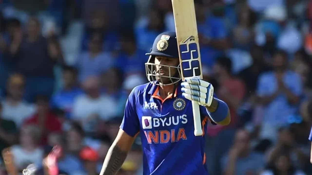 IND vs ENG: ಆಂಗ್ಲರ ನಾಡಿನಲ್ಲಿ ಸೂರ್ಯ ಸ್ಫೋಟ! ಅಂತಿಮ ಟಿ20ಯಲ್ಲಿ ಅಬ್ಬರದ ಶತಕ ಸಿಡಿಸಿದ ಯಾದವ್ IND vs ENG: ಆಂಗ್ಲರ ನಾಡಿನಲ್ಲಿ ಸೂರ್ಯ ಸ್ಫೋಟ! ಅಂತಿಮ ಟಿ20ಯಲ್ಲಿ ಅಬ್ಬರದ ಶತಕ ಸಿಡಿಸಿದ ಯಾದವ್
