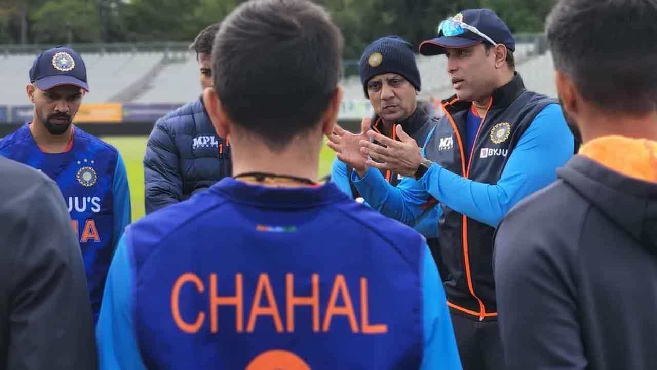 IND VS ENG: ಇಂಗ್ಲೆಂಡ್ ವಿರುದ್ಧದ ಟಿ20 ಸರಣಿಗೆ ದ್ರಾವಿಡ್ ಬದಲಿಗೆ ಲಕ್ಷ್ಮಣ್ಗೆ ಕೋಚ್ ಜವಾಬ್ದಾರಿ; ಕಾರಣವೇನು? IND VS ENG: ಇಂಗ್ಲೆಂಡ್ ವಿರುದ್ಧದ ಟಿ20 ಸರಣಿಗೆ ದ್ರಾವಿಡ್ ಬದಲಿಗೆ ಲಕ್ಷ್ಮಣ್ಗೆ ಕೋಚ್ ಜವಾಬ್ದಾರಿ; ಕಾರಣವೇನು?