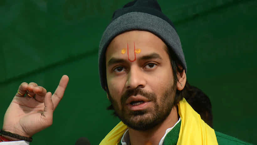 ಉತ್ತರ ಪ್ರದೇಶ: ದೇವಾಲಯಕ್ಕೆ ಕಾರಿನಲ್ಲೇ ಪ್ರದಕ್ಷಿಣೆ ಮಾಡಲು ಬಂದ ಲಾಲೂ ಪುತ್ರ ತೇಜ್ ಪ್ರತಾಪ್ ಯಾದವ್ಗೆ ತಡೆ