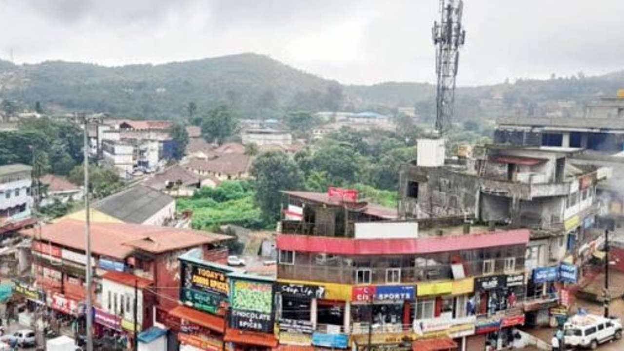 Earthquake: ಇಂದು 3ನೇ ಬಾರಿಗೆ ಮಡಿಕೇರಿಯ ಚೆಂಬು ಗ್ರಾಮದಲ್ಲಿ ಮತ್ತೆ ಕಂಪಿಸಿದ ಭೂಮಿ Earthquake: ಇಂದು 3ನೇ ಬಾರಿಗೆ ಮಡಿಕೇರಿಯ ಚೆಂಬು ಗ್ರಾಮದಲ್ಲಿ ಮತ್ತೆ ಕಂಪಿಸಿದ ಭೂಮಿ