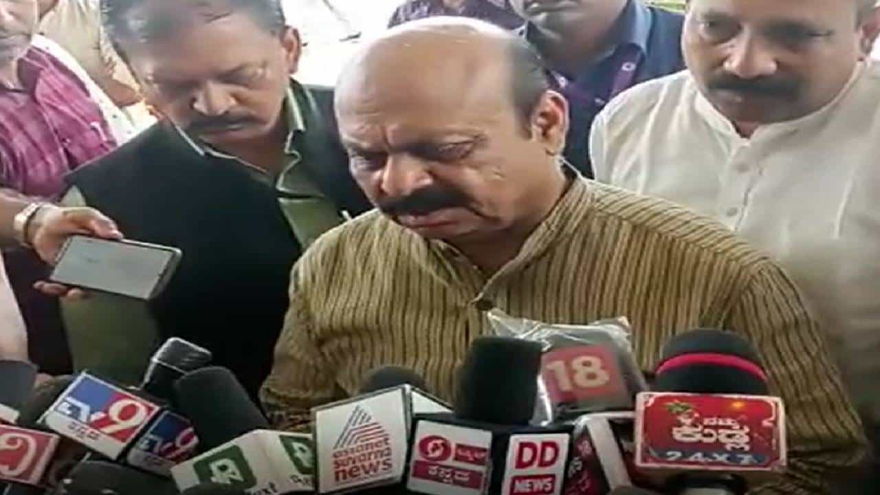 ಕಡಲ್ಕೊರೆತ ಪ್ರದೇಶಗಳಿಗೆ ಸಿಎಂ ಬೊಮ್ಮಾಯಿ ಭೇಟಿ: ಶಾಶ್ವತ ಪರಿಹಾರಕ್ಕೆ ಕ್ರಮ ಕೈಗೊಳ್ಳುವುದಾಗಿ ಸಿಎಂ ಭರವಸೆ ಕಡಲ್ಕೊರೆತ ಪ್ರದೇಶಗಳಿಗೆ ಸಿಎಂ ಬೊಮ್ಮಾಯಿ ಭೇಟಿ: ಶಾಶ್ವತ ಪರಿಹಾರಕ್ಕೆ ಕ್ರಮ ಕೈಗೊಳ್ಳುವುದಾಗಿ ಸಿಎಂ ಭರವಸೆ