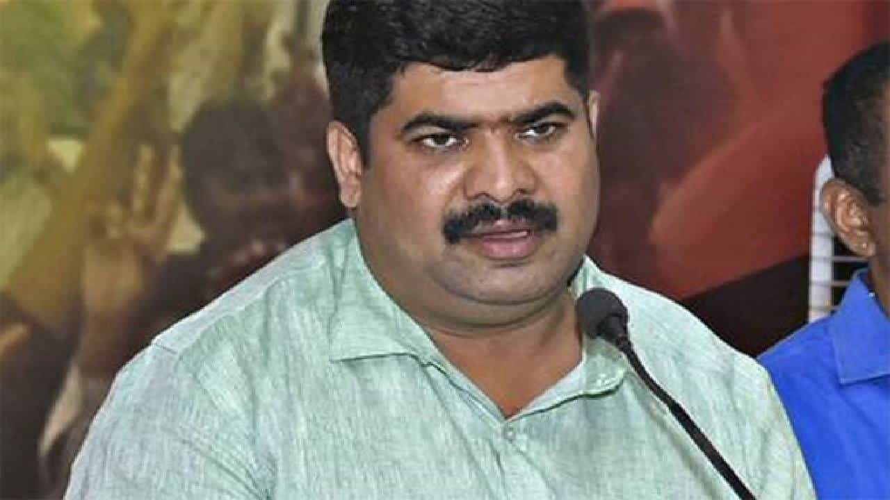 ಮಂಗಳೂರು ಪಬ್ನಲ್ಲಿ ಕಾಲೇಜು ವಿದ್ಯಾರ್ಥಿಗಳ ಪಾರ್ಟಿ: ಶಾಸಕ ವೇದವ್ಯಾಸ ಕಾಮತ್ ಗಮನ ಸೆಳೆದ ಬಜರಂಗದಳ ಕಾರ್ಯಕರ್ತರು ಮಂಗಳೂರು ಪಬ್ನಲ್ಲಿ ಕಾಲೇಜು ವಿದ್ಯಾರ್ಥಿಗಳ ಪಾರ್ಟಿ: ಶಾಸಕ ವೇದವ್ಯಾಸ ಕಾಮತ್ ಗಮನ ಸೆಳೆದ ಬಜರಂಗದಳ ಕಾರ್ಯಕರ್ತರು