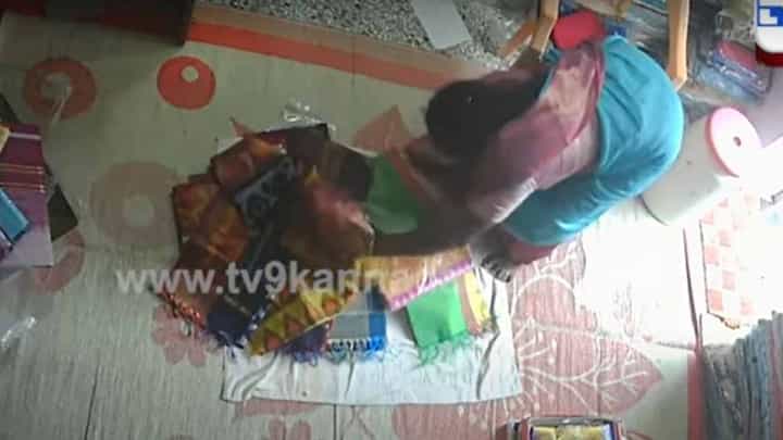 ಬಳ್ಳಾರಿಯ ಸೀರೆ ಕಳ್ಳಿಯರು ಕಳ್ಳತನ ಮಾಡುವ ಶೈಲಿ ವಿನೂತನ ಮತ್ತು ವಿಶಿಷ್ಟ! ಬಳ್ಳಾರಿಯ ಸೀರೆ ಕಳ್ಳಿಯರು ಕಳ್ಳತನ ಮಾಡುವ ಶೈಲಿ ವಿನೂತನ ಮತ್ತು ವಿಶಿಷ್ಟ!
