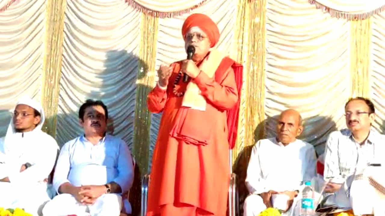 ಕರ್ನಾಟಕದ ಮುಂದಿನ ಸಿಎಂ ಜಮೀರ್ ಅಹ್ಮದ್; ಭವಿಷ್ಯ ನುಡಿದ ವಿರಕ್ತ ಮಠದ ಕುಮಾರೇಶ್ವರ ಸ್ವಾಮೀಜಿ ಕರ್ನಾಟಕದ ಮುಂದಿನ ಸಿಎಂ ಜಮೀರ್ ಅಹ್ಮದ್; ಭವಿಷ್ಯ ನುಡಿದ ವಿರಕ್ತ ಮಠದ ಕುಮಾರೇಶ್ವರ ಸ್ವಾಮೀಜಿ