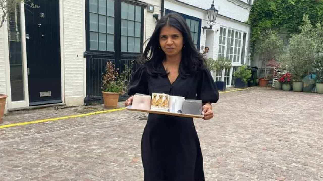 Akshata Murthy: ಬಂಗಲೆ ಹೊರಗೆ ಕಾದಿದ್ದ ಪತ್ರಕರ್ತರಿಗೆ ಚಹಾ ನೀಡಿದ ಅಕ್ಷತಾ ಮೂರ್ತಿ; ಮತ್ತೆ ಟೀಕೆಗೀಡಾದ ರಿಷಿ ಸುನಕ್ Akshata Murthy: ಬಂಗಲೆ ಹೊರಗೆ ಕಾದಿದ್ದ ಪತ್ರಕರ್ತರಿಗೆ ಚಹಾ ನೀಡಿದ ಅಕ್ಷತಾ ಮೂರ್ತಿ; ಮತ್ತೆ ಟೀಕೆಗೀಡಾದ ರಿಷಿ ಸುನಕ್
