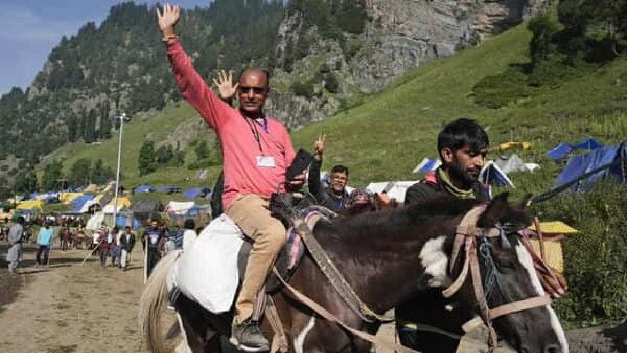 Amarnath Cloudburst: ಅಮರನಾಥ ಮೇಘಸ್ಫೋಟದಲ್ಲಿ 16 ಜನ ಸಾವು; ಜಮ್ಮು ಕಾಶ್ಮೀರ ಆಡಳಿತದಿಂದ ಸಹಾಯವಾಣಿ ಆರಂಭ Amarnath Cloudburst: ಅಮರನಾಥ ಮೇಘಸ್ಫೋಟದಲ್ಲಿ 16 ಜನ ಸಾವು; ಜಮ್ಮು ಕಾಶ್ಮೀರ ಆಡಳಿತದಿಂದ ಸಹಾಯವಾಣಿ ಆರಂಭ