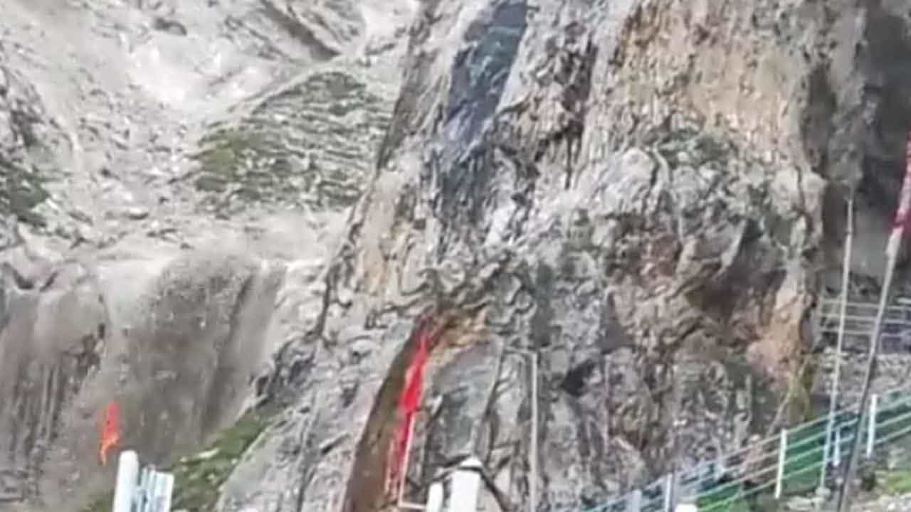 Amarnath shrine cloudburst ಅಮರನಾಥ ಗುಹೆ ಬಳಿ ಮೇಘ ಸ್ಫೋಟ; ಹಠಾತ್ ಪ್ರವಾಹದಲ್ಲಿ 15 ಸಾವು, ಕರ್ನಾಟಕದವರಿಗಾಗಿ ಹೆಲ್ಪ್ ಲೈನ್ Amarnath shrine cloudburst ಅಮರನಾಥ ಗುಹೆ ಬಳಿ ಮೇಘ ಸ್ಫೋಟ; ಹಠಾತ್ ಪ್ರವಾಹದಲ್ಲಿ 15 ಸಾವು, ಕರ್ನಾಟಕದವರಿಗಾಗಿ ಹೆಲ್ಪ್ ಲೈನ್