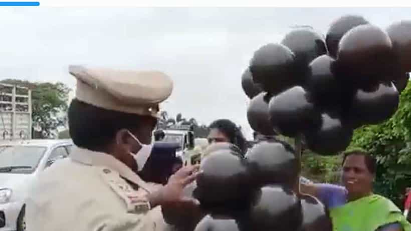 ಭದ್ರತಾ ಲೋಪ: ಪ್ರಧಾನಿ ಹೆಲಿಕಾಪ್ಟರ್ ಹಾರಿದ ಕೂಡಲೇ ಗನ್ನಾವರಂನಲ್ಲಿ ಕಪ್ಪು ಬಲೂನ್ ಹಾರಿಸಿದ ಕಾಂಗ್ರೆಸ್