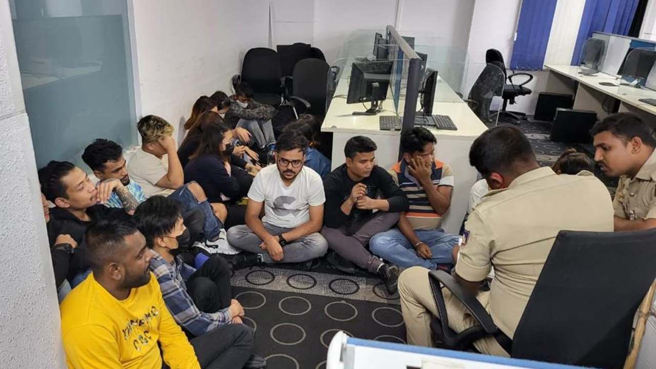 ನಕಲಿ ಯಾವ ಕ್ಷೇತ್ರದಲ್ಲಿ ಇಲ್ಲ ಹೇಳಿ? ನಕಲಿ ಕಾಲ್ಸೆಂಟರ್ ಜಾಲ ಪತ್ತೆಯಾಯ್ತು ಸಿಲಿಕಾನ್ ಸಿಟಿ ಬೆಂಗಳೂರಿನಲ್ಲಿ! ನಕಲಿ ಯಾವ ಕ್ಷೇತ್ರದಲ್ಲಿ ಇಲ್ಲ ಹೇಳಿ? ನಕಲಿ ಕಾಲ್ಸೆಂಟರ್ ಜಾಲ ಪತ್ತೆಯಾಯ್ತು ಸಿಲಿಕಾನ್ ಸಿಟಿ ಬೆಂಗಳೂರಿನಲ್ಲಿ!