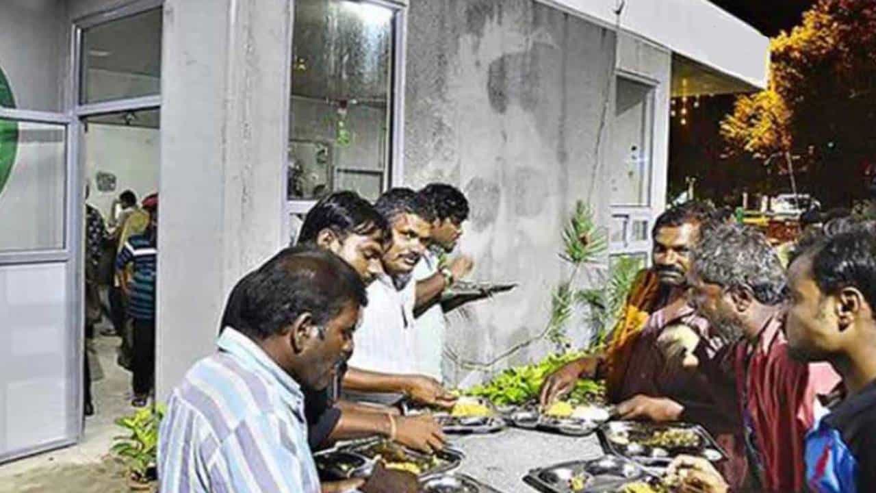 ರಾಜ್ಯಾದ್ಯಂತ ಮರಾಠ ಮಿಲಿಟರಿ ಕ್ಯಾಂಟೀನ್ ತೆರೆಯಲು ನಿರ್ಧಾರ; ಕ್ಯಾಂಟೀನ್ ಓಪನ್ ಮಾಡಲು ಬಯಸುವವರಿಗೆ ಸಬ್ಸಿಡಿ, ಸಾಲಸೌಲಭ್ಯ ರಾಜ್ಯಾದ್ಯಂತ ಮರಾಠ ಮಿಲಿಟರಿ ಕ್ಯಾಂಟೀನ್ ತೆರೆಯಲು ನಿರ್ಧಾರ; ಕ್ಯಾಂಟೀನ್ ಓಪನ್ ಮಾಡಲು ಬಯಸುವವರಿಗೆ ಸಬ್ಸಿಡಿ, ಸಾಲಸೌಲಭ್ಯ