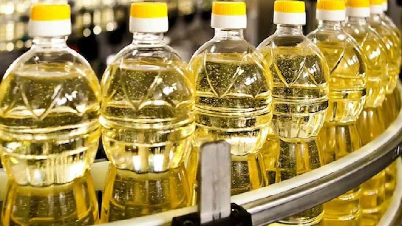 Cooking Oil Price: ಅಗ್ಗವಾಗಲಿದೆ ಅಡುಗೆ ಎಣ್ಣೆ; 1 ವಾರದೊಳಗೆ ಬೆಲೆ ಇಳಿಸಲು ಸರ್ಕಾರ ಸೂಚನೆ Cooking Oil Price: ಅಗ್ಗವಾಗಲಿದೆ ಅಡುಗೆ ಎಣ್ಣೆ; 1 ವಾರದೊಳಗೆ ಬೆಲೆ ಇಳಿಸಲು ಸರ್ಕಾರ ಸೂಚನೆ