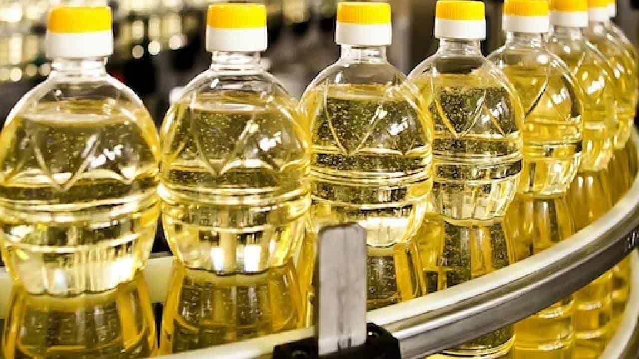 Cooking Oil Price: ಅಗ್ಗವಾಗಲಿದೆ ಅಡುಗೆ ಎಣ್ಣೆ; 1 ವಾರದೊಳಗೆ ಬೆಲೆ ಇಳಿಸಲು ಸರ್ಕಾರ ಸೂಚನೆ Cooking Oil Price: ಅಗ್ಗವಾಗಲಿದೆ ಅಡುಗೆ ಎಣ್ಣೆ; 1 ವಾರದೊಳಗೆ ಬೆಲೆ ಇಳಿಸಲು ಸರ್ಕಾರ ಸೂಚನೆ