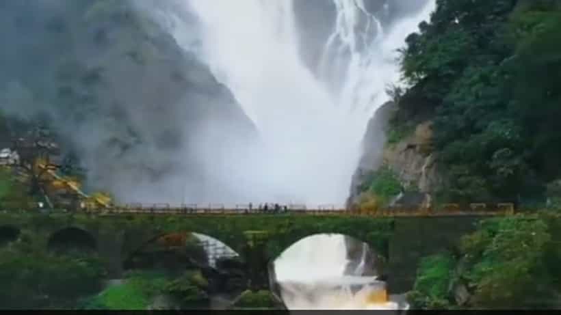 Dudhsagar Falls: ಭೂಮಿ-ಸ್ವರ್ಗದ ಮಿಲನ!; ಹಾಲ್ನೊರೆಯಾಗಿ ಧುಮ್ಮಿಕ್ಕುವ ದೂಧ್ಸಾಗರ್ ಜಲಪಾತದ ವಿಡಿಯೋ ವೈರಲ್