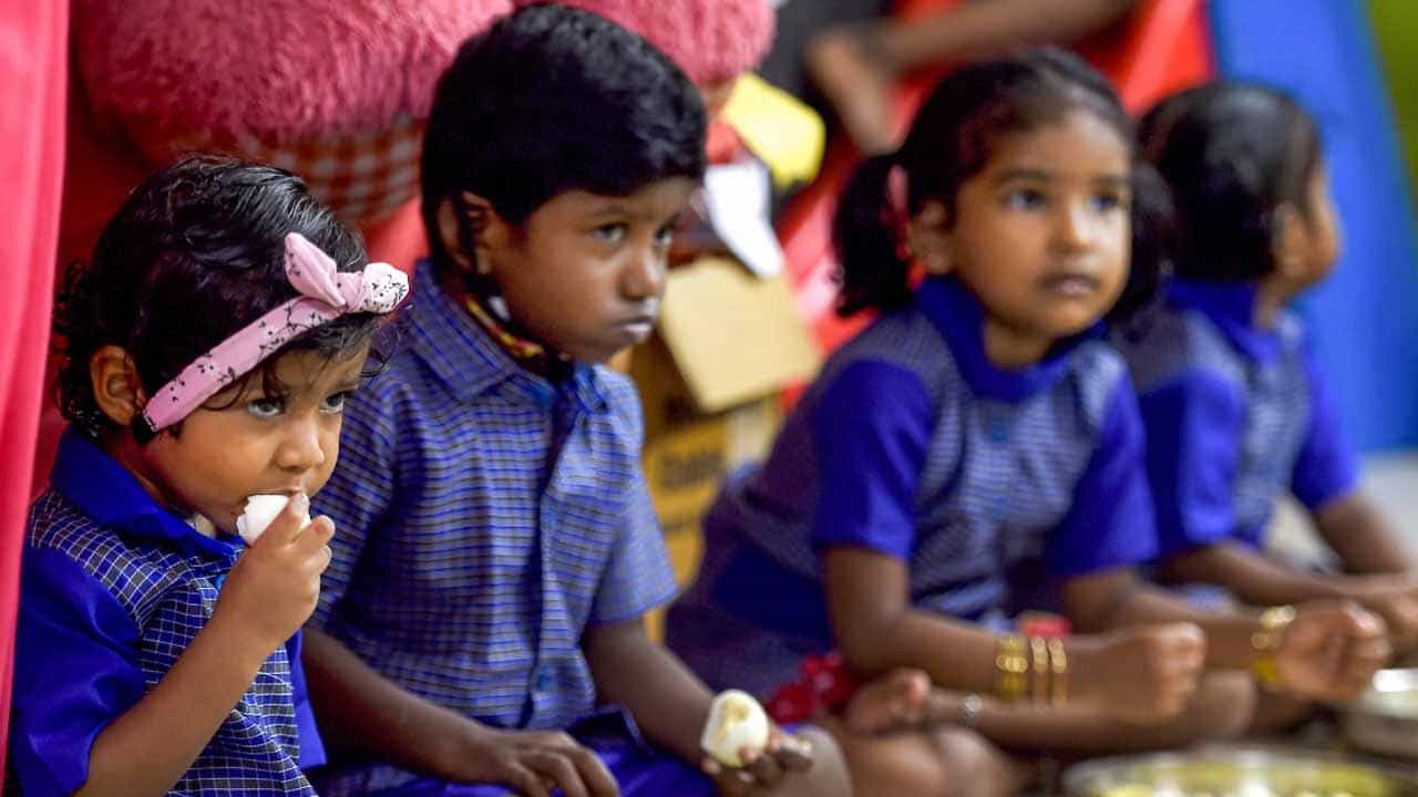 ಶಾಲೆಗಳಲ್ಲಿ ವಿದ್ಯಾರ್ಥಿಗಳಿಗೆ ಮೊಟ್ಟೆ ನೀಡದಂತೆ ಶಿಕ್ಷಣ ಇಲಾಖೆಗೆ ಶಿಫಾರಸ್ಸು! ಎನ್ಇಪಿ ಸಮಿತಿ ವಿರುದ್ಧ ತೀವ್ರ ಆಕ್ರೋಶ ಶಾಲೆಗಳಲ್ಲಿ ವಿದ್ಯಾರ್ಥಿಗಳಿಗೆ ಮೊಟ್ಟೆ ನೀಡದಂತೆ ಶಿಕ್ಷಣ ಇಲಾಖೆಗೆ ಶಿಫಾರಸ್ಸು! ಎನ್ಇಪಿ ಸಮಿತಿ ವಿರುದ್ಧ ತೀವ್ರ ಆಕ್ರೋಶ