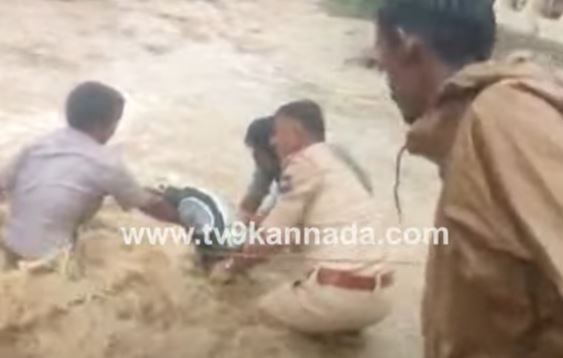 Gujarat Flood: ಗುಜರಾತ್​ನಲ್ಲಿ ಭಾರೀ ಪ್ರವಾಹ; ನದಿಯಲ್ಲಿ ಕೊಚ್ಚಿ ಹೋಗುತ್ತಿದ್ದ ಯುವಕನ ಜೀವ ಉಳಿಸಿದ ಪೊಲೀಸ್