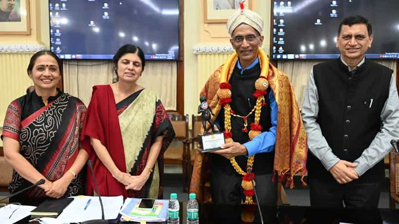 ನೀತಿ ಆಯೋಗದ ಮುಖ್ಯಸ್ಥ ಪರಮೇಶ್ವರನ್ ರನ್ನು ಸನ್ಮಾನಿಸಿದ ಮುಖ್ಯ ಕಾರ್ಯದರ್ಶಿ ವಂದಿತಾ ಶರ್ಮಾ, ಸಂದರ್ಭವೇನು?