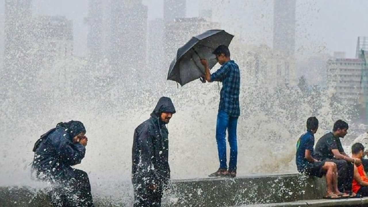 Karnataka Rain: ಕರ್ನಾಟಕದಲ್ಲಿ ಆ. 2ರವರೆಗೂ ಭಾರೀ ಮಳೆ; ಈ 7 ಜಿಲ್ಲೆಗಳಲ್ಲಿ ಇಂದು ಆರೆಂಜ್ ಅಲರ್ಟ್​ ಘೋಷಣೆ