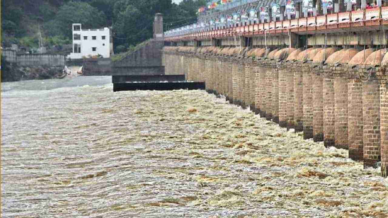 ಮಹಾರಾಷ್ಟ್ರದ ಮಳೆಯಿಂದ ಉಕ್ಕಿ ಹರಿಯುತ್ತಿರುವ ಪಂಚಗಂಗಾ, ದೂದ್​ಗಂಗಾ ನದಿ; ಬೆಳಗಾವಿಯಲ್ಲಿ ಪ್ರವಾಹ ಭೀತಿ