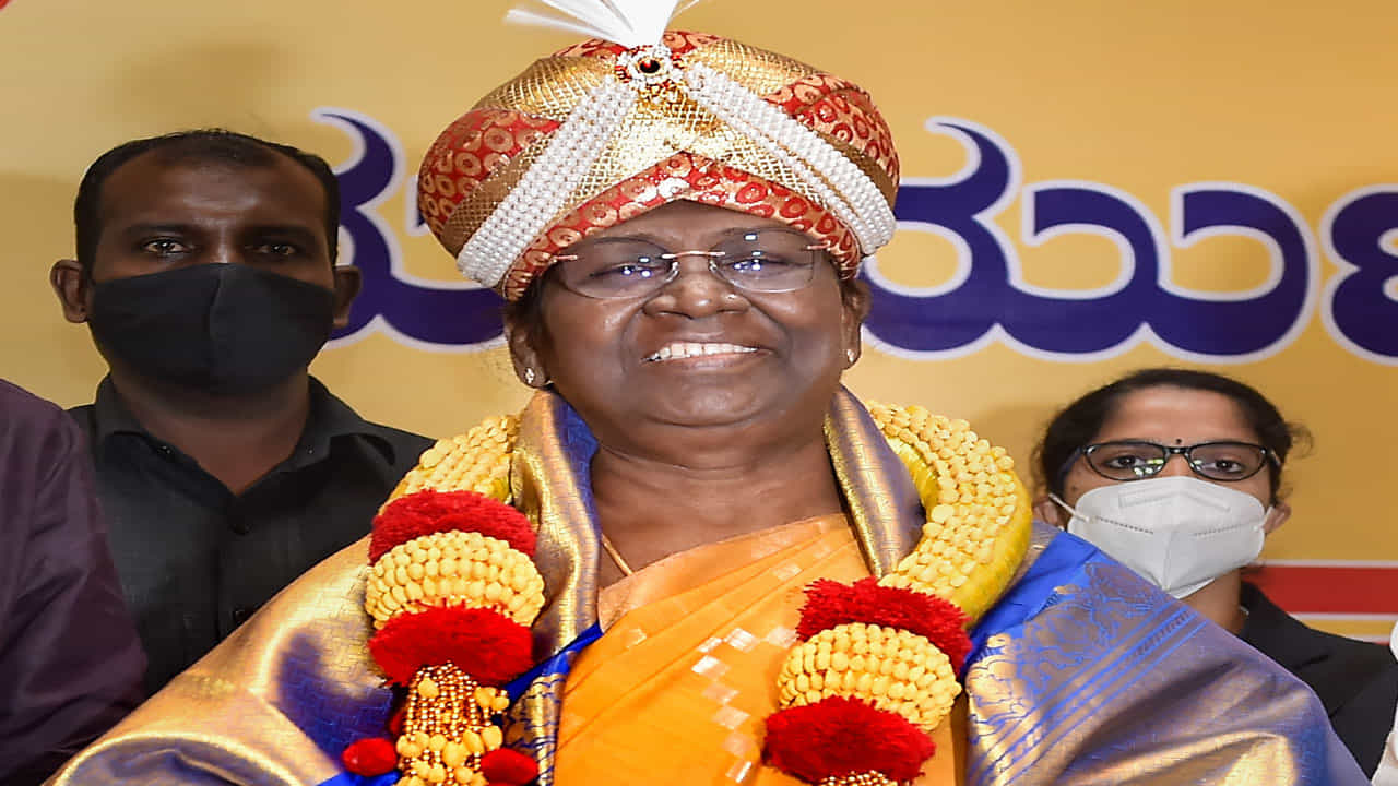 ದ್ರೌಪದಿ ಮುರ್ಮು ದೇಶದ 15ನೇ ರಾಷ್ಟ್ರಪತಿ; ದೇಶದಾದ್ಯಂತ ಬಿಜೆಪಿ ಸಂಭ್ರಮಾಚರಣೆ ದ್ರೌಪದಿ ಮುರ್ಮು ದೇಶದ 15ನೇ ರಾಷ್ಟ್ರಪತಿ; ದೇಶದಾದ್ಯಂತ ಬಿಜೆಪಿ ಸಂಭ್ರಮಾಚರಣೆ
