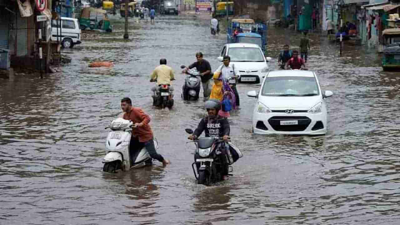 Maharashtra Rain: ಮಹಾರಾಷ್ಟ್ರದಲ್ಲಿ ನಿಲ್ಲದ ಮಳೆ; ಪುಣೆ ಸೇರಿ ಹಲವೆಡೆ ರೆಡ್ ಅಲರ್ಟ್​, ಜುಲೈ 16ರವರೆಗೆ ಶಾಲೆಗಳಿಗೆ ರಜೆ