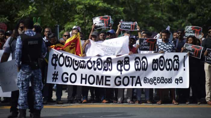 Gotabaya Rajapaksa: ಶ್ರೀಲಂಕಾದಿಂದ ಪರಾರಿಯಾದ ಗೊಟಬಯ ರಾಜಪಕ್ಸ ವಿರುದ್ಧ ಮಾಲ್ಡೀವ್ಸ್ನಲ್ಲೂ ಪ್ರತಿಭಟನೆ Gotabaya Rajapaksa: ಶ್ರೀಲಂಕಾದಿಂದ ಪರಾರಿಯಾದ ಗೊಟಬಯ ರಾಜಪಕ್ಸ ವಿರುದ್ಧ ಮಾಲ್ಡೀವ್ಸ್ನಲ್ಲೂ ಪ್ರತಿಭಟನೆ