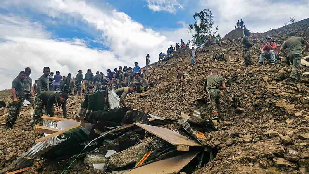 Manipur Landslide: ಮಣಿಪುರದಲ್ಲಿ ಭೂಕುಸಿತದಿಂದ ಮೃತಪಟ್ಟವರ ಸಂಖ್ಯೆ 42ಕ್ಕೆ ಏರಿಕೆ; 27 ಜನ ಇನ್ನೂ ನಾಪತ್ತೆ Manipur Landslide: ಮಣಿಪುರದಲ್ಲಿ ಭೂಕುಸಿತದಿಂದ ಮೃತಪಟ್ಟವರ ಸಂಖ್ಯೆ 42ಕ್ಕೆ ಏರಿಕೆ; 27 ಜನ ಇನ್ನೂ ನಾಪತ್ತೆ