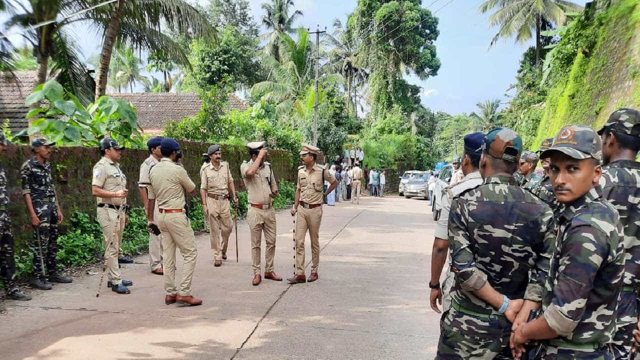 ಸುರತ್ಕಲ್ನಲ್ಲಿ ಫಾಜಿಲ್ ಹತ್ಯೆ: ನೈಟ್ ಕರ್ಫ್ಯೂ ಜಾರಿ, ಮಂಗಳೂರು ಸಂಪೂರ್ಣ ಸ್ತಬ್ಧ ಸುರತ್ಕಲ್ನಲ್ಲಿ ಫಾಜಿಲ್ ಹತ್ಯೆ: ನೈಟ್ ಕರ್ಫ್ಯೂ ಜಾರಿ, ಮಂಗಳೂರು ಸಂಪೂರ್ಣ ಸ್ತಬ್ಧ