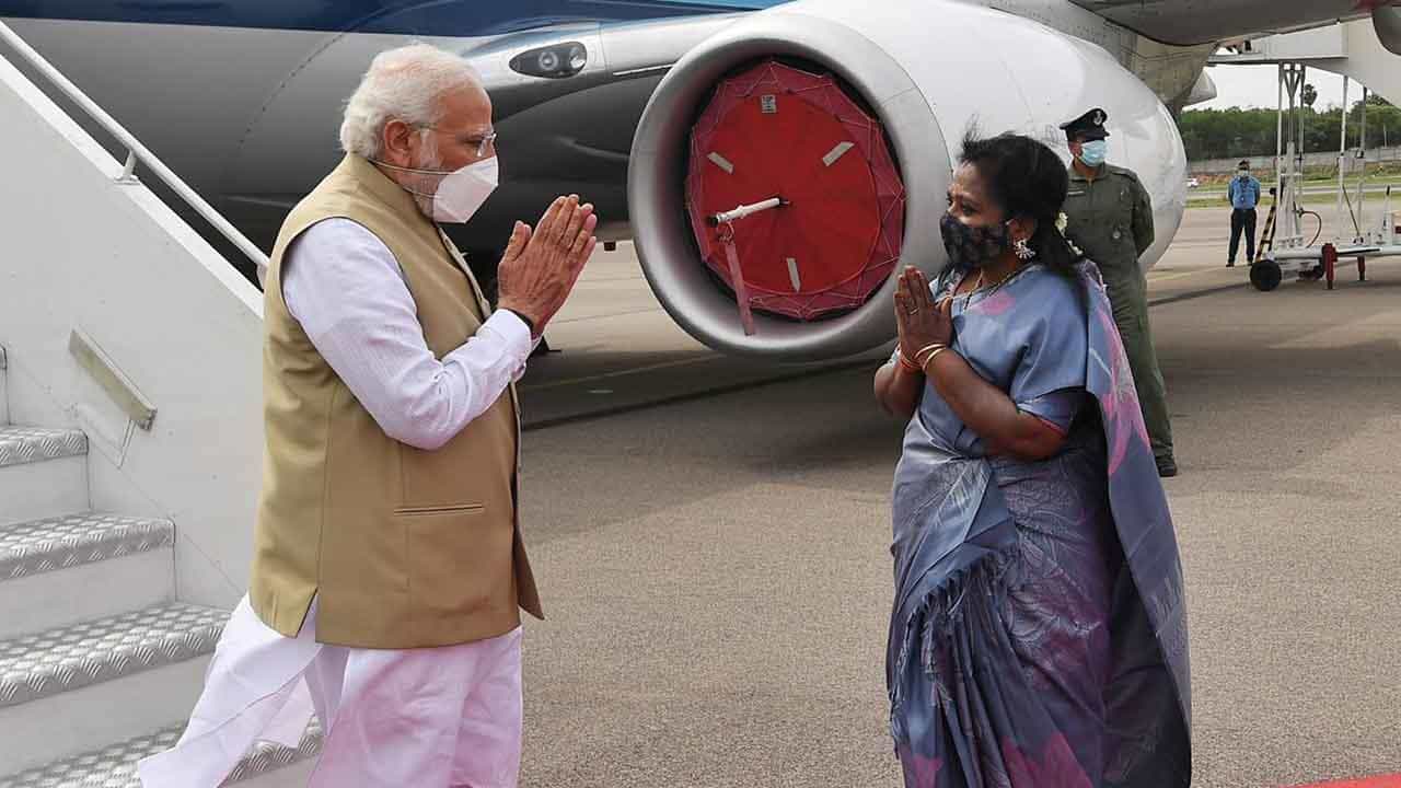 ಬಿಜೆಪಿ ರಾಷ್ಟ್ರೀಯ ಕಾರ್ಯಕಾರಿಣಿ ಸಭೆಯಲ್ಲಿ ಭಾಗವಹಿಸಲು ಹೈದರಾಬಾದ್ಗೆ ಬಂದಿಳಿದ ಪ್ರಧಾನಿ ಮೋದಿ ಬಿಜೆಪಿ ರಾಷ್ಟ್ರೀಯ ಕಾರ್ಯಕಾರಿಣಿ ಸಭೆಯಲ್ಲಿ ಭಾಗವಹಿಸಲು ಹೈದರಾಬಾದ್ಗೆ ಬಂದಿಳಿದ ಪ್ರಧಾನಿ ಮೋದಿ